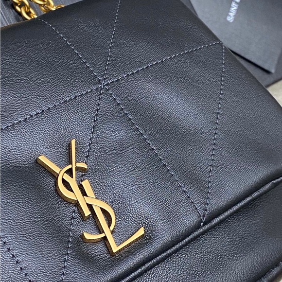 Chanel Black Quilted Crossbody Bag - Picture 5 of 9